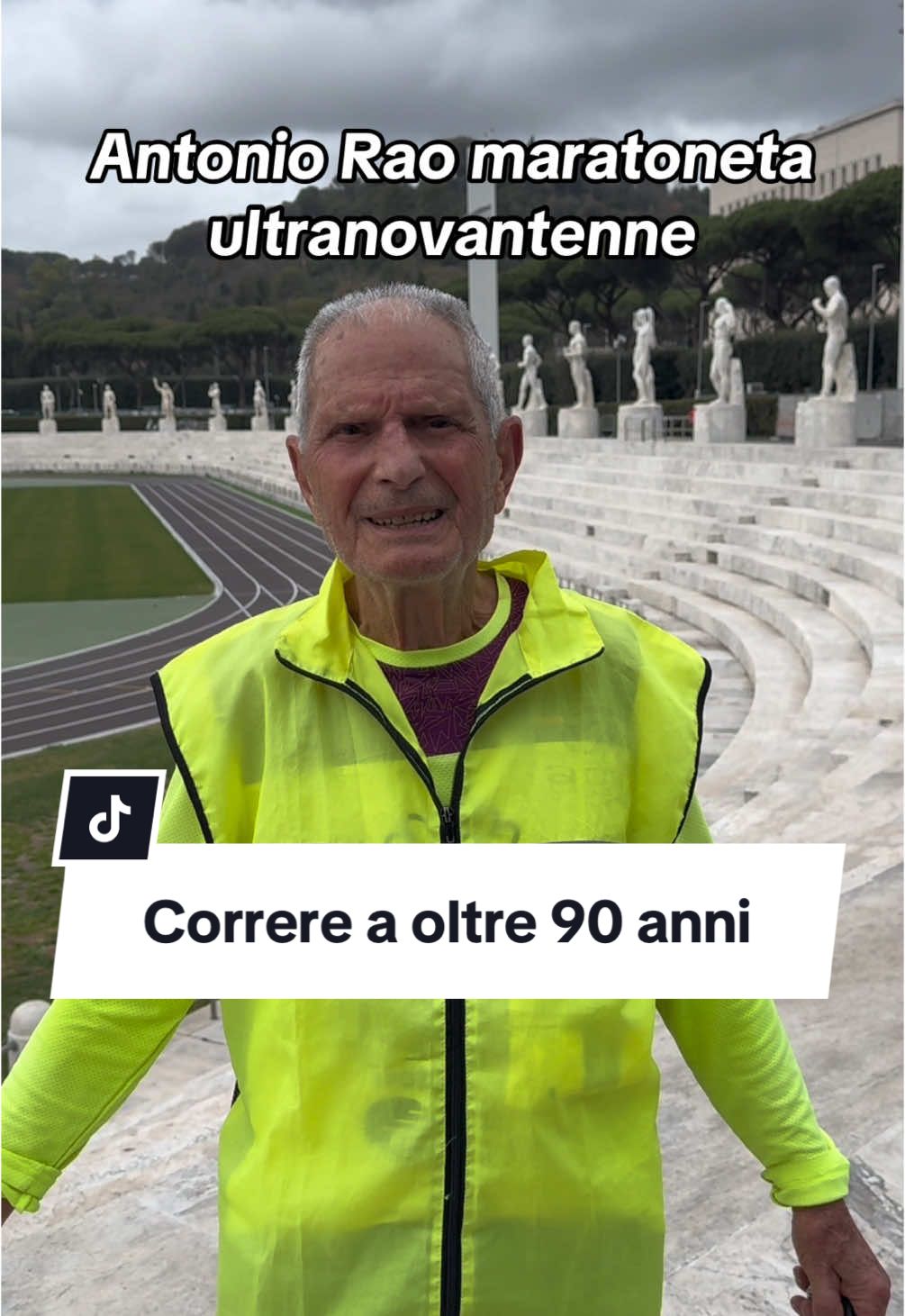 L’abbiamo incontrato al termine del suo allenamento attorno allo Stadio dei Marmi, soddisfatto per gli undici giri effettuati. 🫶 Antonio Rao, nato a Polistena, in provincia di Reggio Calabria nel 1933, si sta allenando in vista dei prossimi appuntamenti, lui che due anni fa ha stabilito il record del mondo della maratona over 90 e che tra qualche settimana compirà 92 anni. #storiedisport #sportazzurro