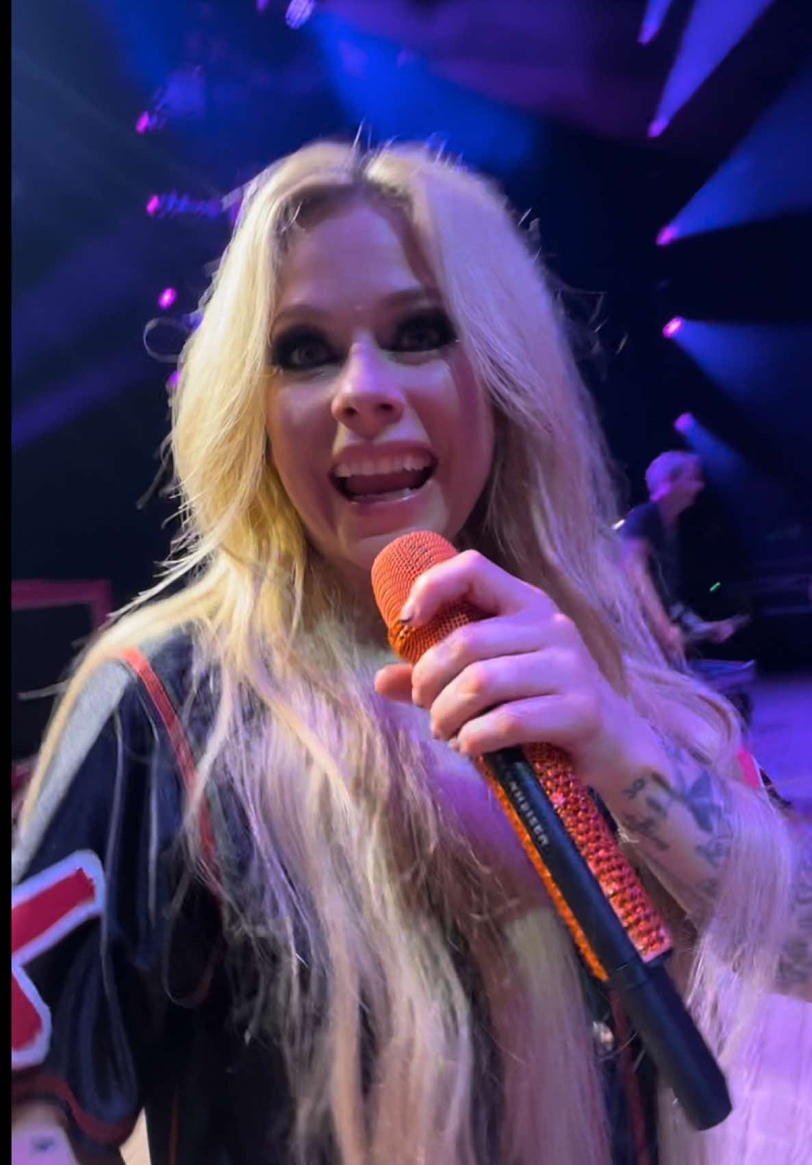 2024 recap ✨🌍 @Avril Lavigne 🩷 Looking forward to The Greatest Hits Tour 2 💚🩷🖤🧡  #avrillavigine #avril #simpleplan #2024dump #greatesthitstour #thegreatesthitstour #fyp #foryoupage #livemusic #europe #usa #2024 #2024recap #memories #viral #fy #foryou #capcut #dc #trend