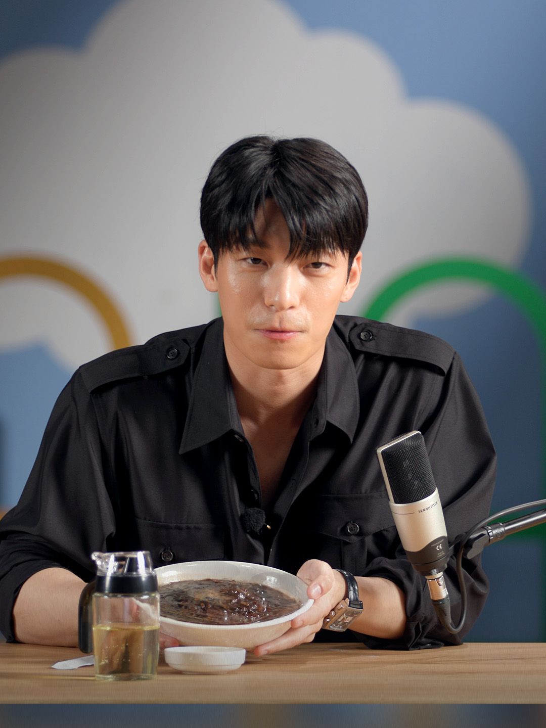 Wi Ha-jun doing mukbang ASMR. You're welcome. #SquidGame2 #SquidGame