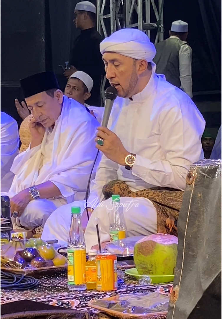 Padi Kapas Indramayu Bersholawat Bersama Habib Ali Zainal Abidin Assegaf & Hadroh Az Zahir Pekalongan.  #azzahir #azzahirpekalongan #azzahirmania #zahirmania #zahirmaniaindonesia🇲🇨 #habibalizainalabidinassegaf #hasanazzahir #darbukasholawat #sholawatan #azzahirviraltiktok #indramayu #indramayubersholawat #indramayuviral #viral #fyp 