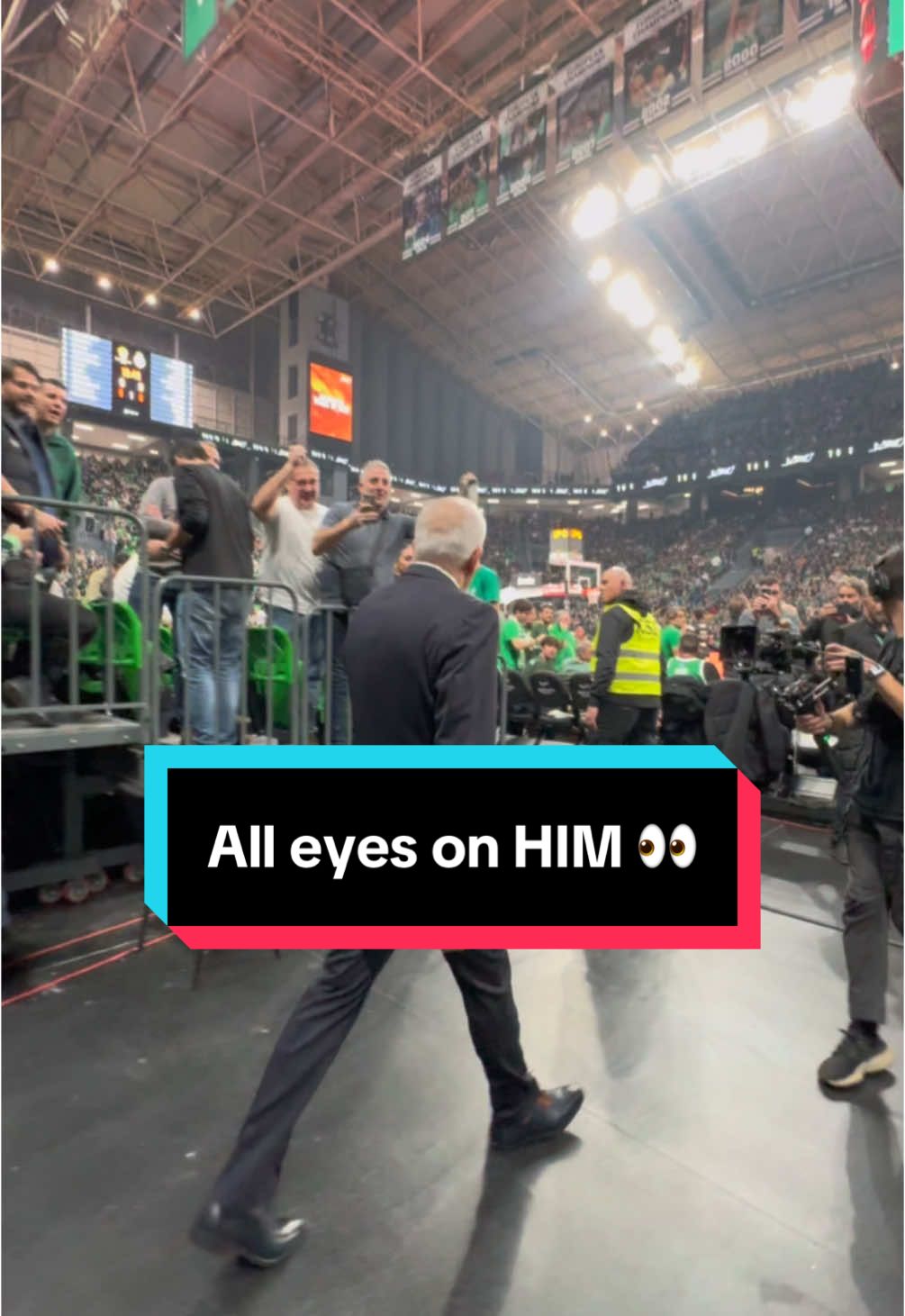 All eyes on HIM 👑 #euroleague #basketball #aura #panathinaikos #partizan 