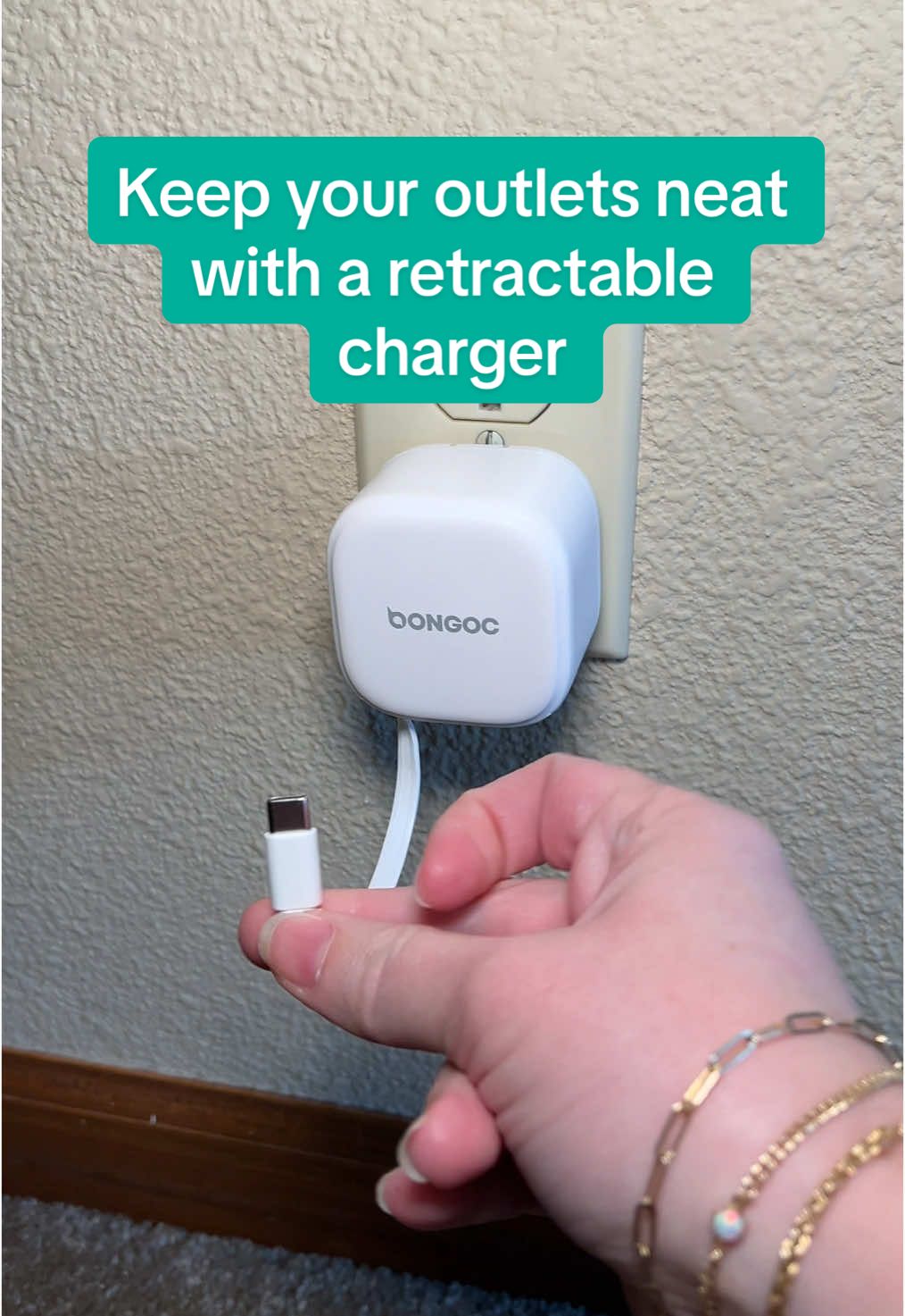 If you’re also sick of cord, clutter all over your house, grab one of these retractable cord, chargers. #charger #retractablecarcharger #clutter #cleanhouse #techgadgets 