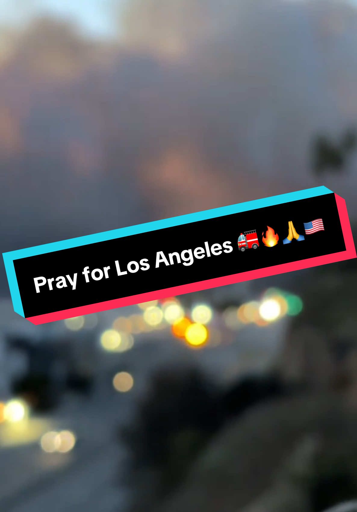 Fire in Los Angeles 🔥🚒🙏🇺🇸 #pourtoi #fyp #foruyou #losangeles #fire #firefighter #firefighters #losangelesfire #losangelesfiredept #santamonica #fireusa #usafirefighters #usafire #prayforlosangeles #lafire #fireman #lafiredepartment #lafire 