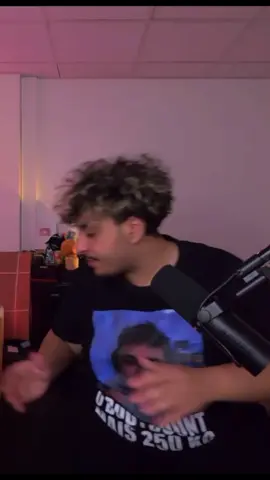 @flambyyspam (vidéo 2/4) toujours aussi dispo pour te cliper 🍀😎 Prem deg choisis moi stp!!!