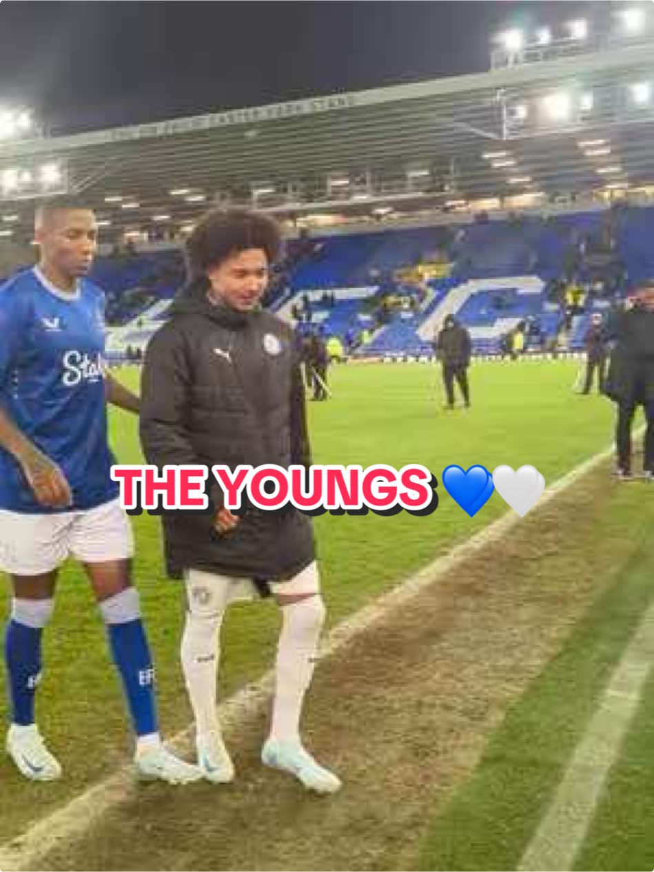 The Youngs 💙🤍 #EmiratesFACup #FACup #everton #theposh #ashleyyoung #tyleryoung 