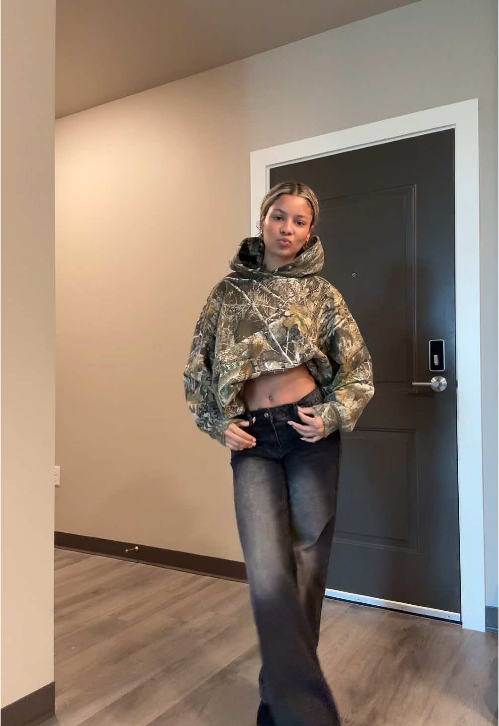 #OOTD #outfitideas #camohoodie 