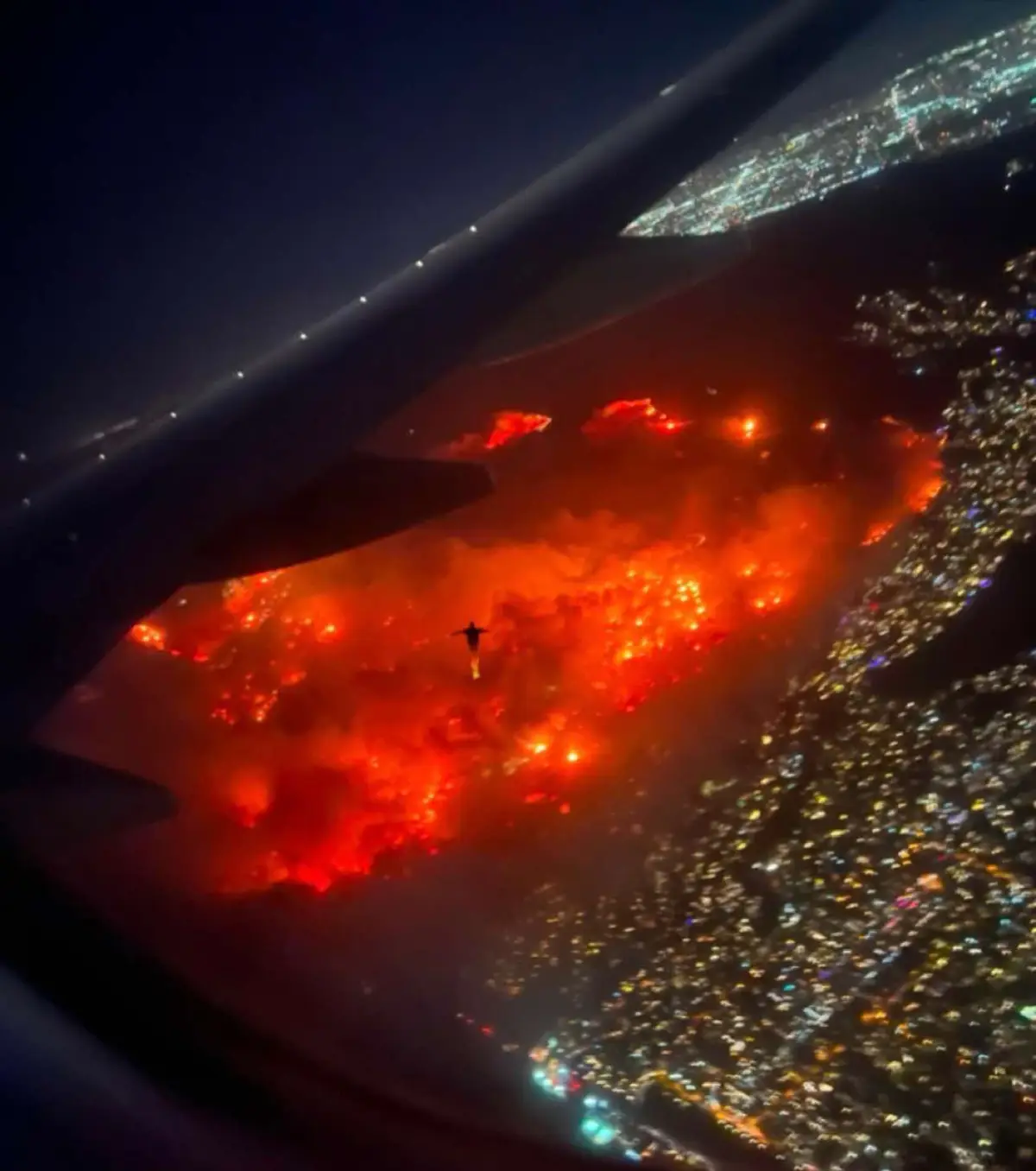 I hope the firefighters rescue as much people and animals as then can and no I’m not talking about the fire force. May God protect them all and hope they can rebuild and continue their lives. #fire #losangeles #sukuna 