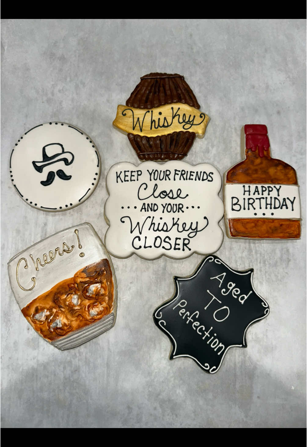 Whiskey Cookies 🥃 #cookies #whiskey #decoratedcookies #drink 