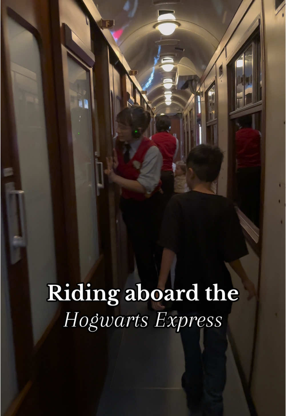 Riding aboard the Hogwarts Express 🦉🚂🪄 #hogwartsexpresstrain #hogwarts #harrypotter #hogsmead #universal #universalstudiosorlando 