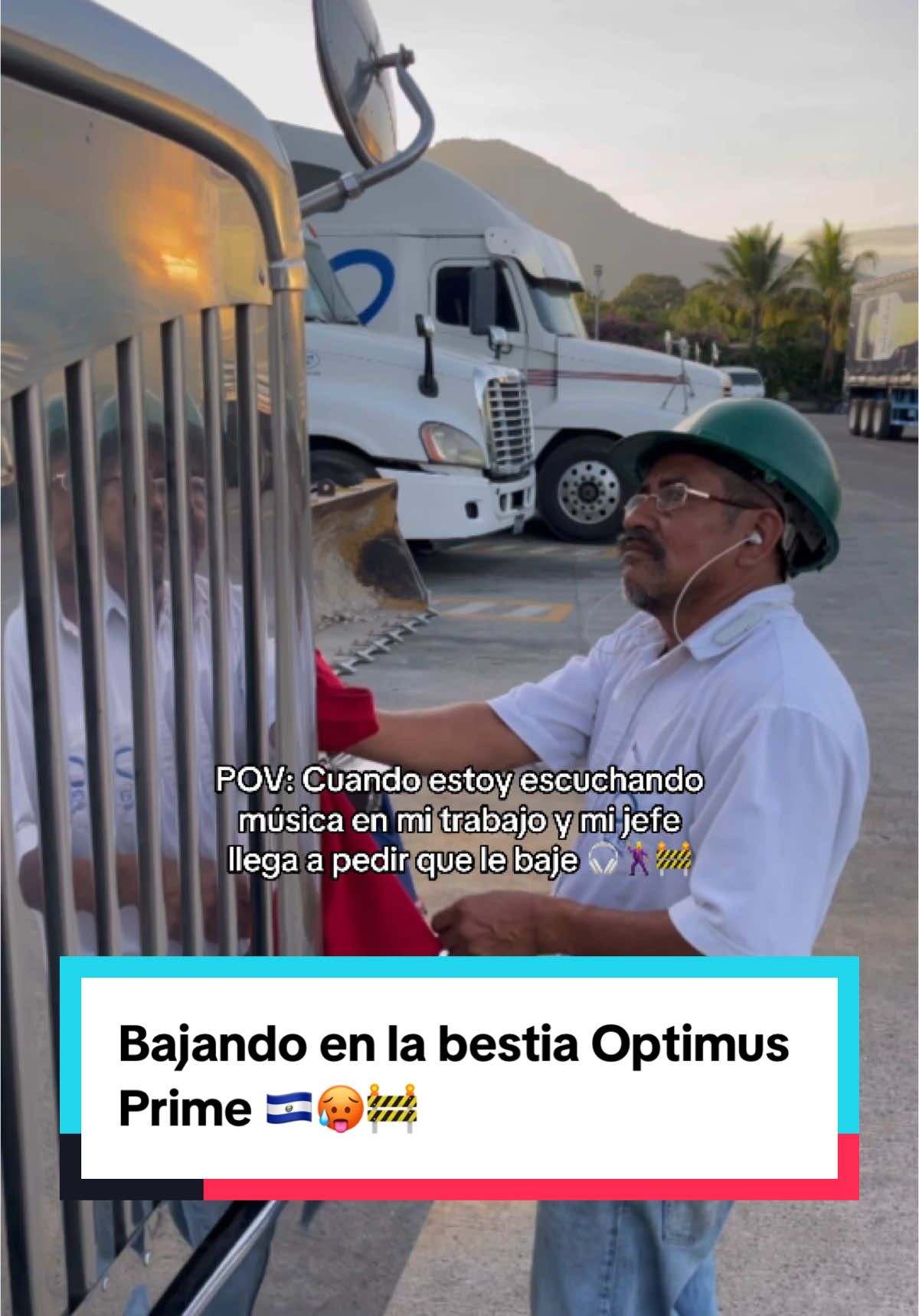 #Humor 🚧 Papita se nos ensucia por estar limpiando la bestia que ven atrás 🥵🤪 y querer hacerla de mecánico a veces 🧑‍🔧 ¡Ni crean que siempre anda así! 🕺🥳 #GrupoPeña🇸🇻 #Encantadora #Jefes #hastaabajo #regueton #tiktok #danza #bailestiktok #parati #fyp #foryou #elsalvador #elsalvador🇸🇻