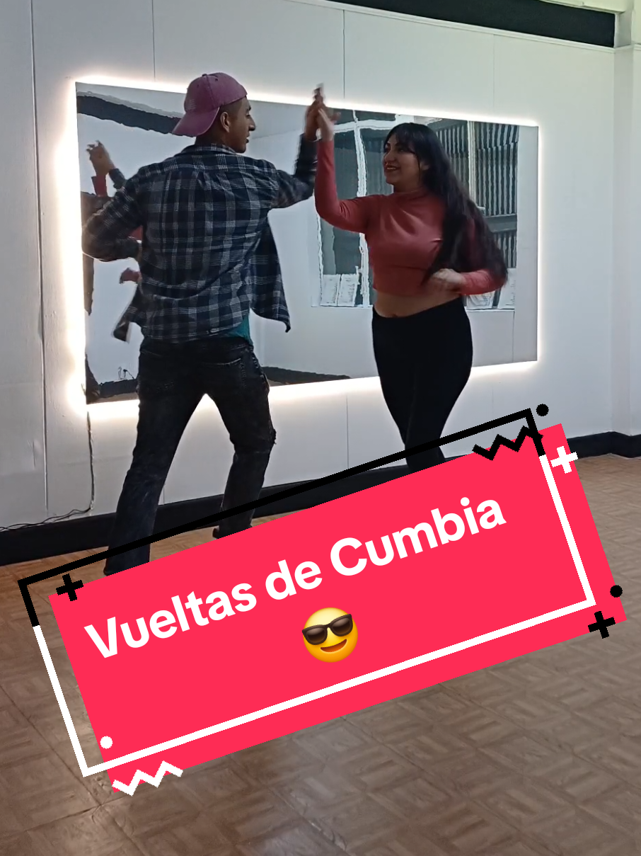 Vueltas de cumbia  #videoviral #tikitok #añonuevo #calidaddevida #propositos2025 #excelencia #cdmx #tutorial  #badbunny #baileinolvidable #trendy #botcamp 