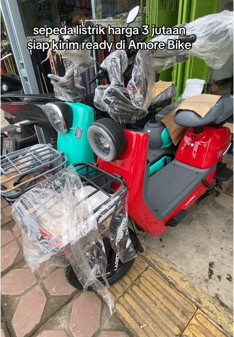 Warna merah cakep batt woy #amorebike 