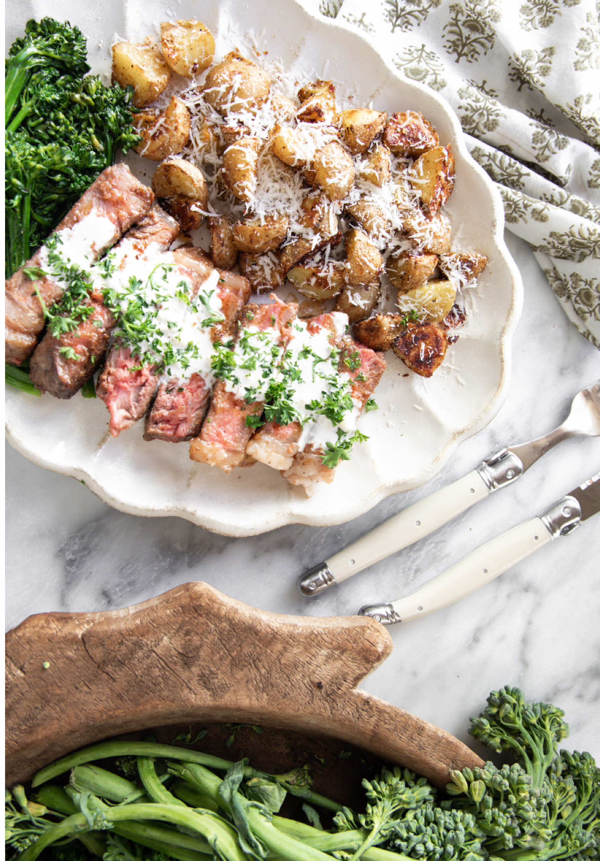 let’s make my husband’s favorite meal together 🥩🤍 ny strip steak with homemade lemon garlic aioli, oven roasted potatoes + sautéed broccolette 🫶🏽 #pocketsofpeace #nabelanoorhome #cook #cookwithme #familytime #EasyRecipe #quickrecipes #foodtiktok #FoodTok #steak #Recipe #dinner #asmr 