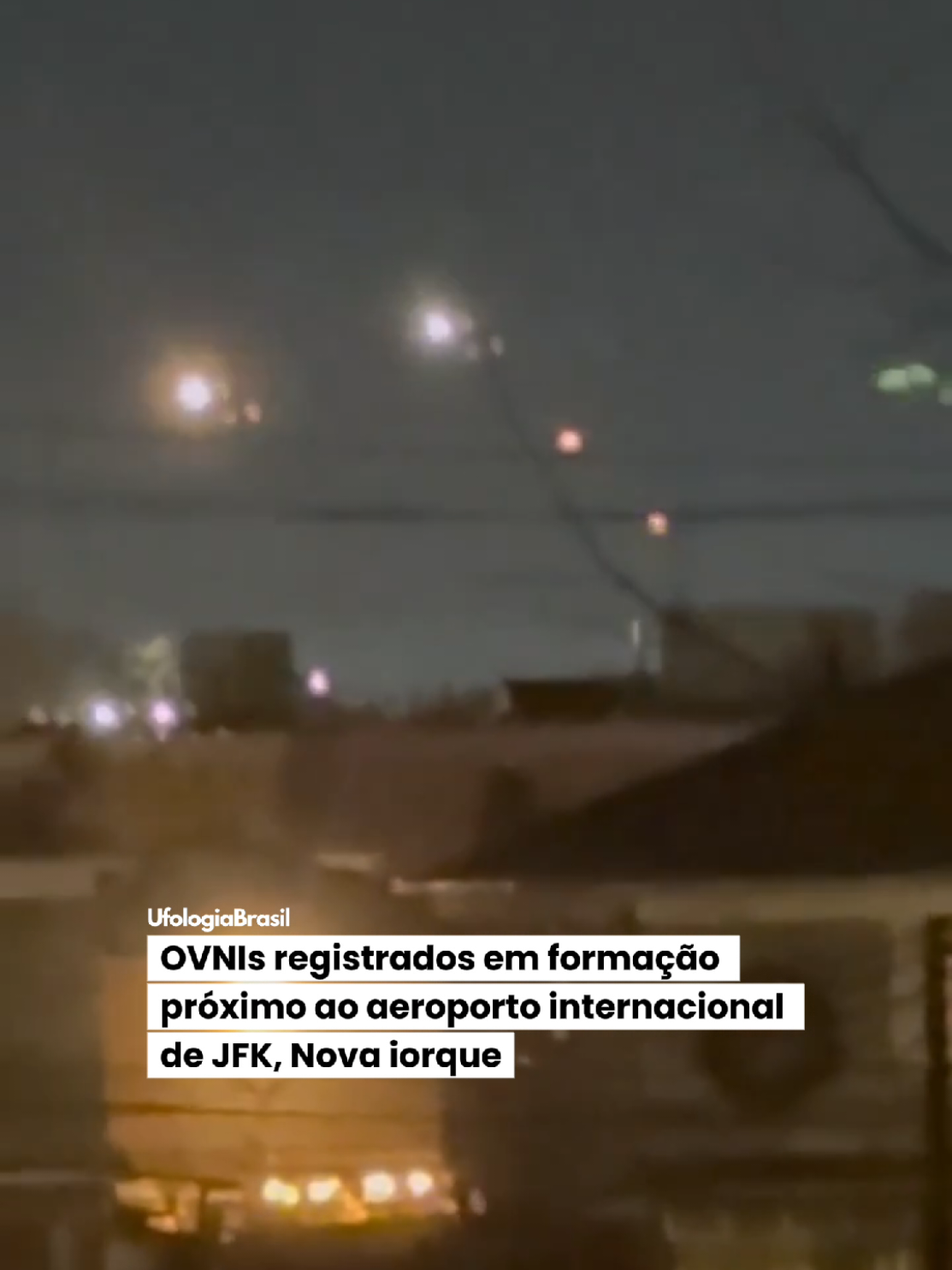 Moradores da cidade de nova Iorque - EUA, Relatam aparecimento de supostos OVNIs, próximo ao aeroporto internacional de JFK. Um morador local, que mora perto do aeroporto, relatou que nunca tinha visto nada igual, em 14 anos morando na região.  Alguns internautas questionaram o porquê o governo não agiu, tendo em vista que os supostos OVNIs estavam voando em uma área sensível, exclusiva para a aviação. Os objetos foram observados por 45 minutos, antes de desaparecem lentamente. O registro foi feito no dia 27 de dezembro de 2024. #UAP #ovni #ufologiabrasil1 #ufo 