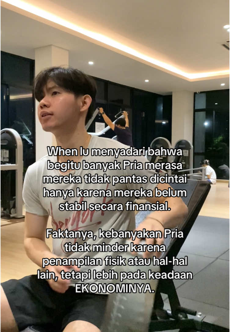 Seringkali, Pria mencari berbagai alasan untuk melepaskanmu (Perempuan yang mereka cintai), dengan dalih bahwa mereka tidak lagi mencintaimu. Namun sebenarnya, itu bukan karena perasaan mereka telah hilang, melainkan karena mereka sadar diri terhadap keadaan ekonominya. #fyp #gym #motivation 