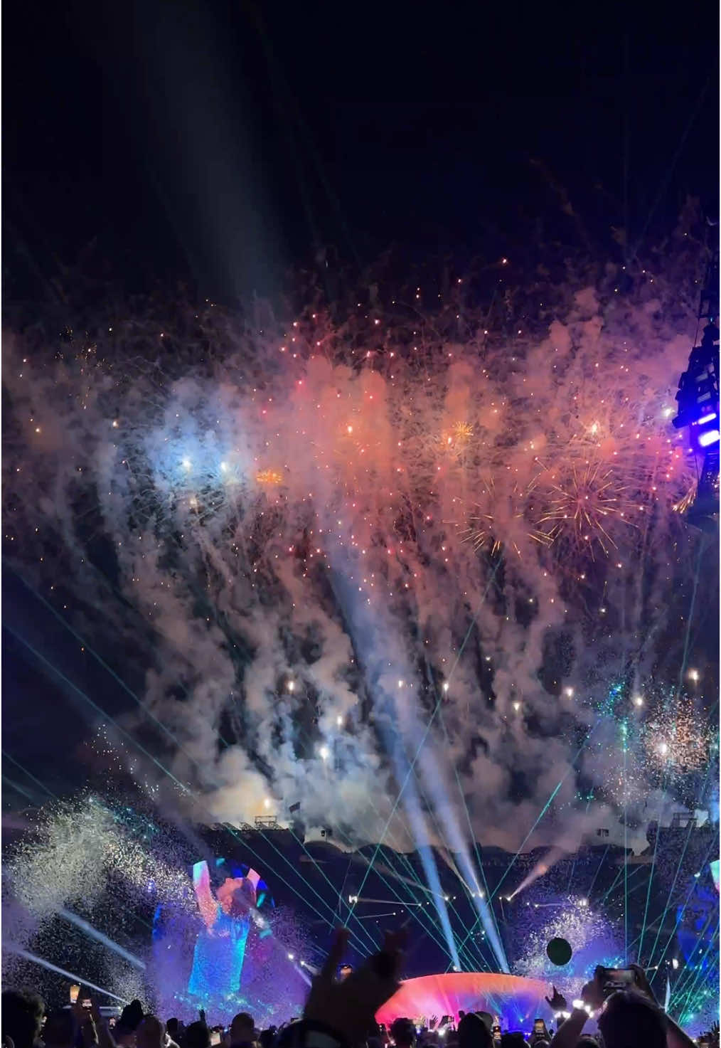 The stars shined for you last night ✨ #coldplayabudhabi #coldplayconcertuae #coldplayuae #fyp #coldplay