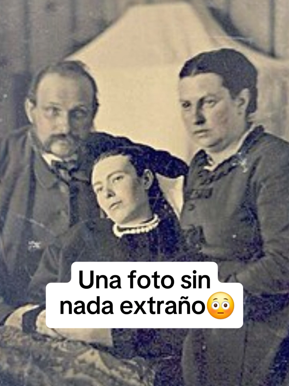 Fotos normales con un trasfondo oscuro 😨  #interesante #SabiasQue #foto #fotos #xyzcba #fyp 