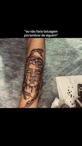 meu amor, e meu trauma! #medusa #trauma #tatuagem 
