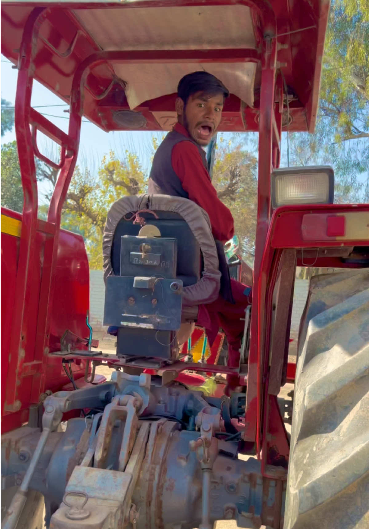 Shakura Jab tractor chala raha tha to funny🤣🤣👌🏻video #virał #travel #trendin #funnytiktok #1M #views #foryour #foryoupag #growmyaccount #warisfun7699 