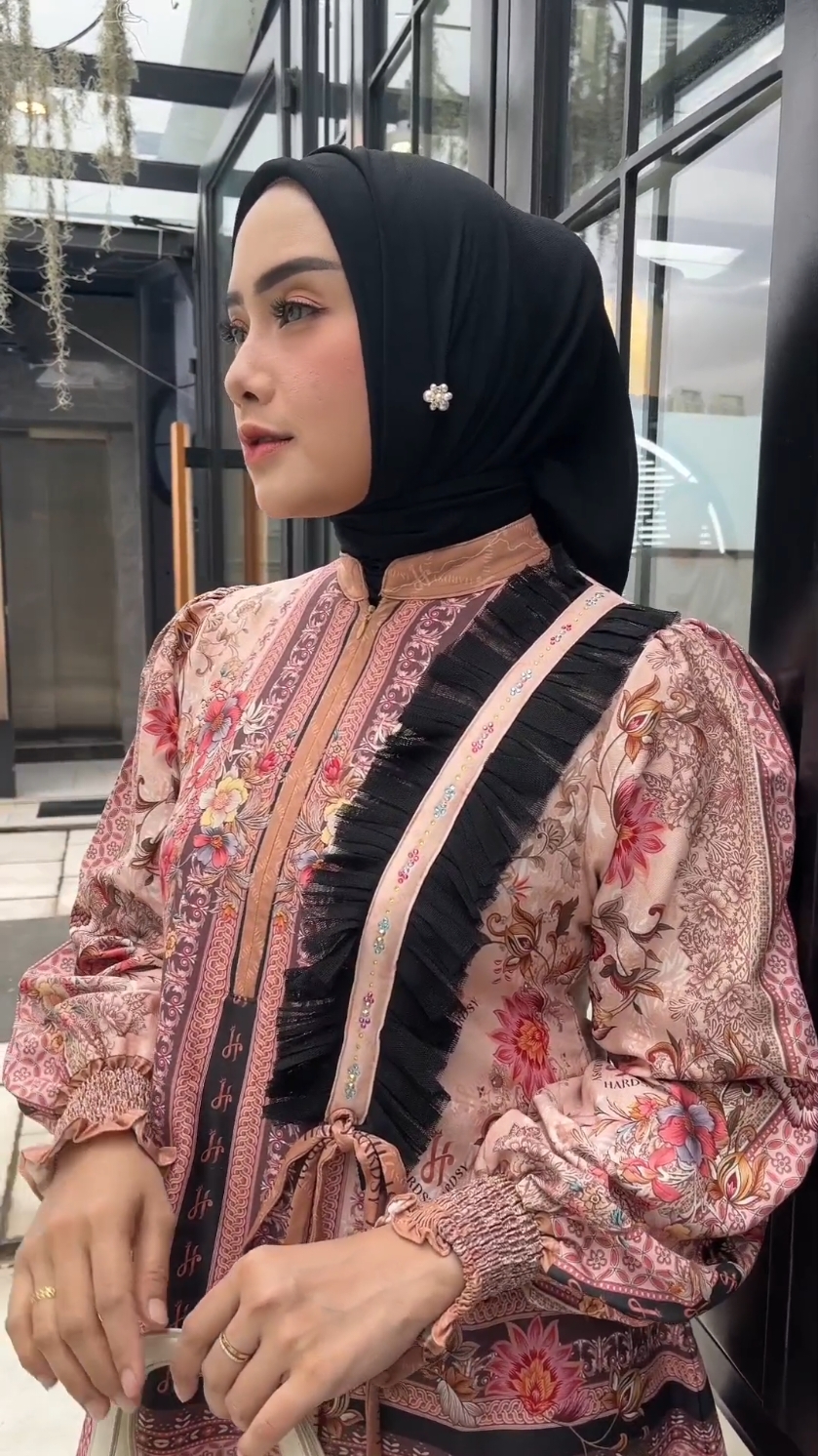 Gamis terbaru motif klasik cantik Yasmin By Hardsy terlove,,buruan di co sayang🤩 #gamislebaran #gamis #Gamis Full Set New Bron #gamisviral 