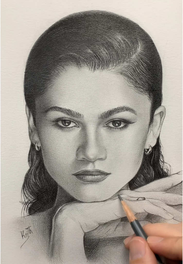 Is it possible to draw her portrait? 🤔  #drawingtutorial #howtodraw  #howtodrawaface #portraitdrawing #drawing #desenho #zendaya #dibujo 