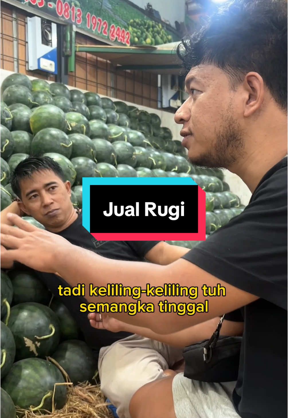 Untung dapat semangka, walaupun jual rugi.  ada yang tau kira kira semangka sampe kapan harga nya tinggi ? #tokosayurmodern #rudiduniabumbu 