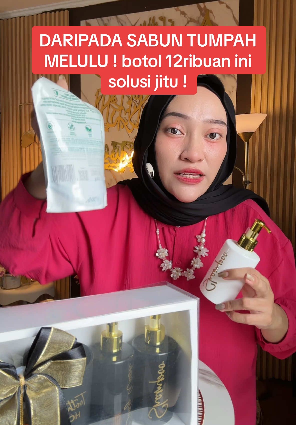 Sabun plastik tumpah-tumpah? 🤦‍♀️ Udah, pakai tempat estetik ini aja! Bikin kamar mandi rapi, sabun aman, dan tampil lebih kece. Harganya? Bikin kantong happy! 💖🛁” #tempatsabun #botolsabunshampoo #botolsabunaesthetic #tempatsabunaestetic  #botolshampoo #yearendsale #wibgajian #GebyarbelanjaDesember #cuantanpabatas #megaguncang1212 #TikTokCreatorSearchInsightsIncentive 