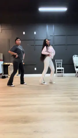 Con @.MURILLO. 😋 at @LegacydancestudioNLV  #viral #folklorico #dancers 