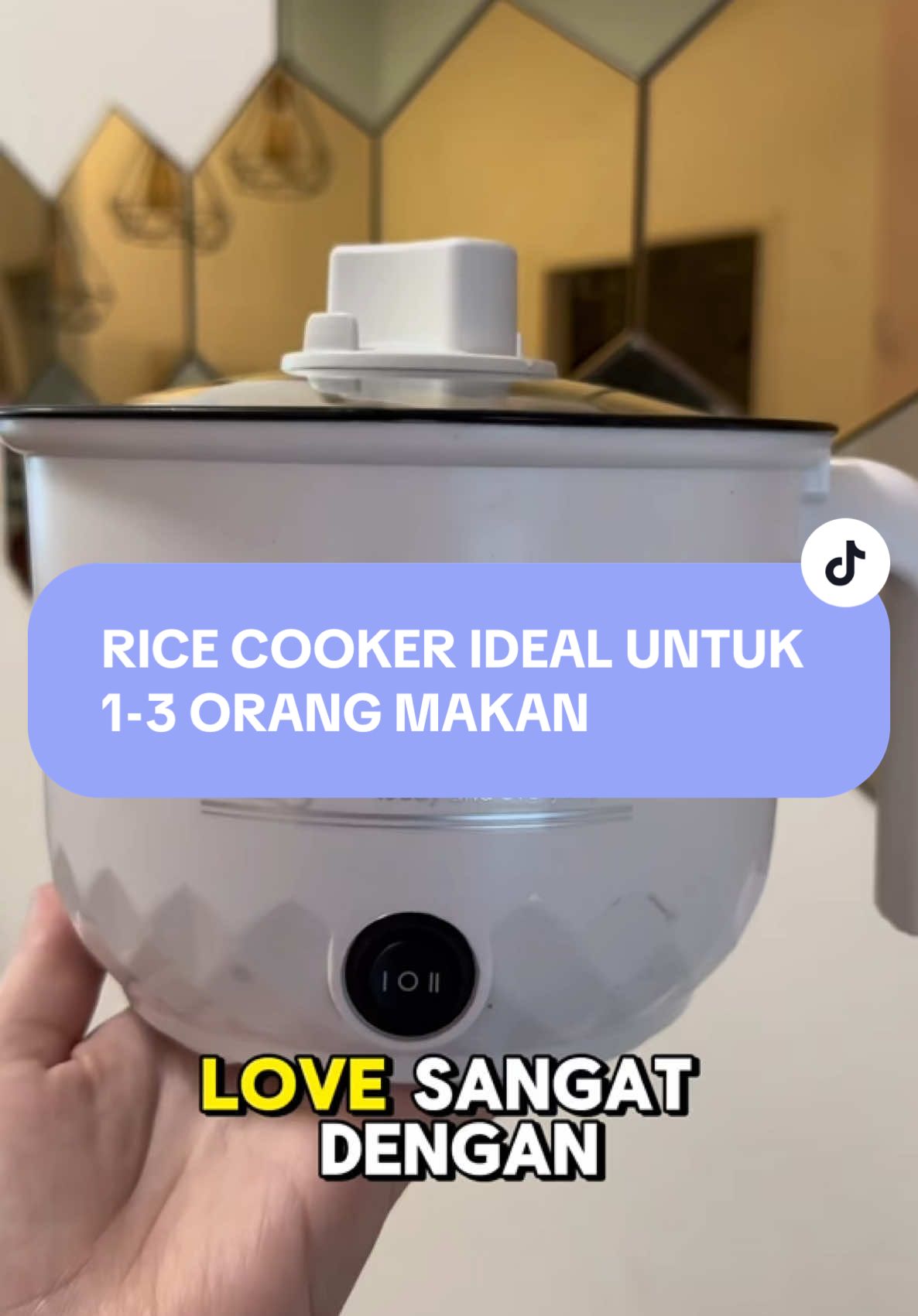 Kenapalah masa zaman aku belajar tak jumpa mini portable rice cooker comel mcm ni ya?😂 Kalau tak mesti aku jimat tak da lah asyik minta duit kat arwah abah je masa tu🫣macam-macam tau boleh masak guna benda ni — nasi, lauk pauk dan kalau student biasalah mesti maggie kan. Hehe. Oklah korang yang student tu tak pun yang duk bujang tak pun juga yang keluarga kecil setakat 2-3 orang tu better masak guna mini rice cooker ni je. Berminat? Boleh click link di bio (no. 31) @Shopee Malaysia  #ShopeeMYCreatorClub #ShopeeMY #ShopeeHaul 