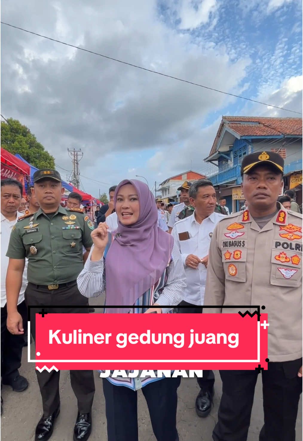 Alhamdulillah, Penataan wisata kuliner gedung juang yang didukung juga oleh pak dandim @kodim0601pandeglang pak kapolres Pandeglang @polres_pandeglang bersama instansi terkait lainnya ke kawasan Gedung Juang, merupakan langkah strategis untuk mengoptimalkan sinergitas antara pelestarian budaya, pemberdayaan ekonomi lokal, dan pengembangan pariwisata.  Langkah ini juga bertujuan untuk menghadirkan ruang kuliner yang nyaman, tertata, dan memiliki daya tarik estetika yang dapat menarik lebih banyak pengunjung  baik dari dalam maupun luar daerah serta meningkatkan pendapatan asli daerah melalui restribusi, penataan ini diharapkan mampu mendukung para pelaku UMKM di sektor kuliner agar semakin berkembang dan menjadi motor penggerak ekonomi Pandeglang.