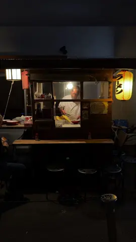 昭和の味と面影を残す絶滅危惧の屋台ラーメン！🐺 ⁡【名古屋　屋台ラーメンヤムヤム】 ⁡ 焼豚麺　800円(税込) 今では探すのも食べるのも一苦労 昭和の〆の象徴といえる屋台ラーメンを食べてきた 提灯に引き寄せられ人が集まる 小さな屋台を大将が1人で切り盛りします 名古屋コーチンの骨を使い、深みを増すために2種類の醤油を目分量で加えているそう 自分もタイムスリップしたかのような気分で食べるラーメン 一生の思い出に残る食体験がここにある ごちそうさまでした🐺 ⁡ 🚃大須観音駅から徒歩7分 💺8席ほど 📍 愛知県名古屋市中区大須2-26-28 1-47-10  ⏰ 月・火・水・木・金・土・日 12:00 - 14:00 17:30 - 00:00 ⁡#愛知グルメ #名古屋グルメ #ラーメン