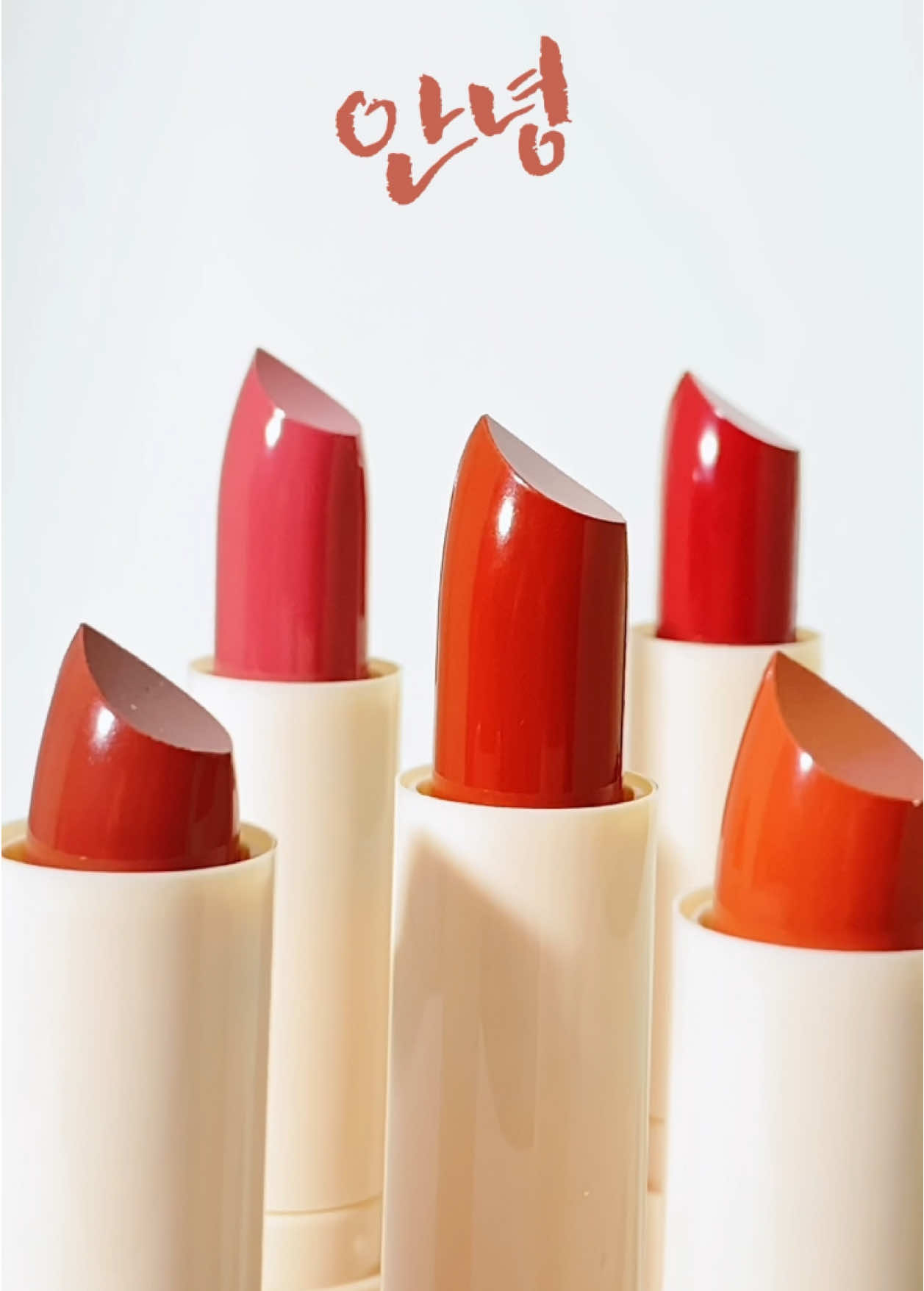 Let’s meet ✨colors✨that fly us to korea!! 안녕하세요 👋🏻 Manaaa nih suaranyaa yang suka koreaa?!! Yuk cobain matte to blurry finish lipstick dari wardahh!! Jangan sampe nyesel kaya Baek Yi-Jin😥🤫