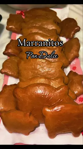 ½ cup unsalted butter, softened 1 cup dark brown sugar, packed 2 large eggs, divided ¾ cup unsulfured molasses ¼ cup milk 1½ teaspoons vanilla extract 5 cups all-purpose flour 2 teaspoons ground ginger 1 ½ teaspoons baking soda 1 ½ teaspoons ground cinnamon                                      #puerquitos #pandulce #pandulcemexicano #recetas #fyp #fypmexico  #pandulce #pandulcemexicano #marranitos #postremexicano #mexicanbread #mexicandessert #mexicanfood #panaderia #paratii #fypシ゚viral #foryoupage #EasyRecipes 🐷 
