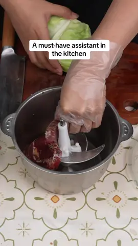 With this machine, you don't have to spend a lot of time cutting vegetables, so you can enjoy cooking to the fullest.#babyfood #meatgrinder #foodprocessor #Mincer #cooking 
