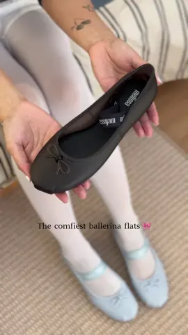 Can your shoe do this?! 🤯👡 Soft, flexible, and made for all-day comfort—the Melissa Sophie is next-level amazing. Twist it, fold it, love it! 💖 #MelissaShoes #MelissaSG #JellyShoes #MelissaSophie #fyp