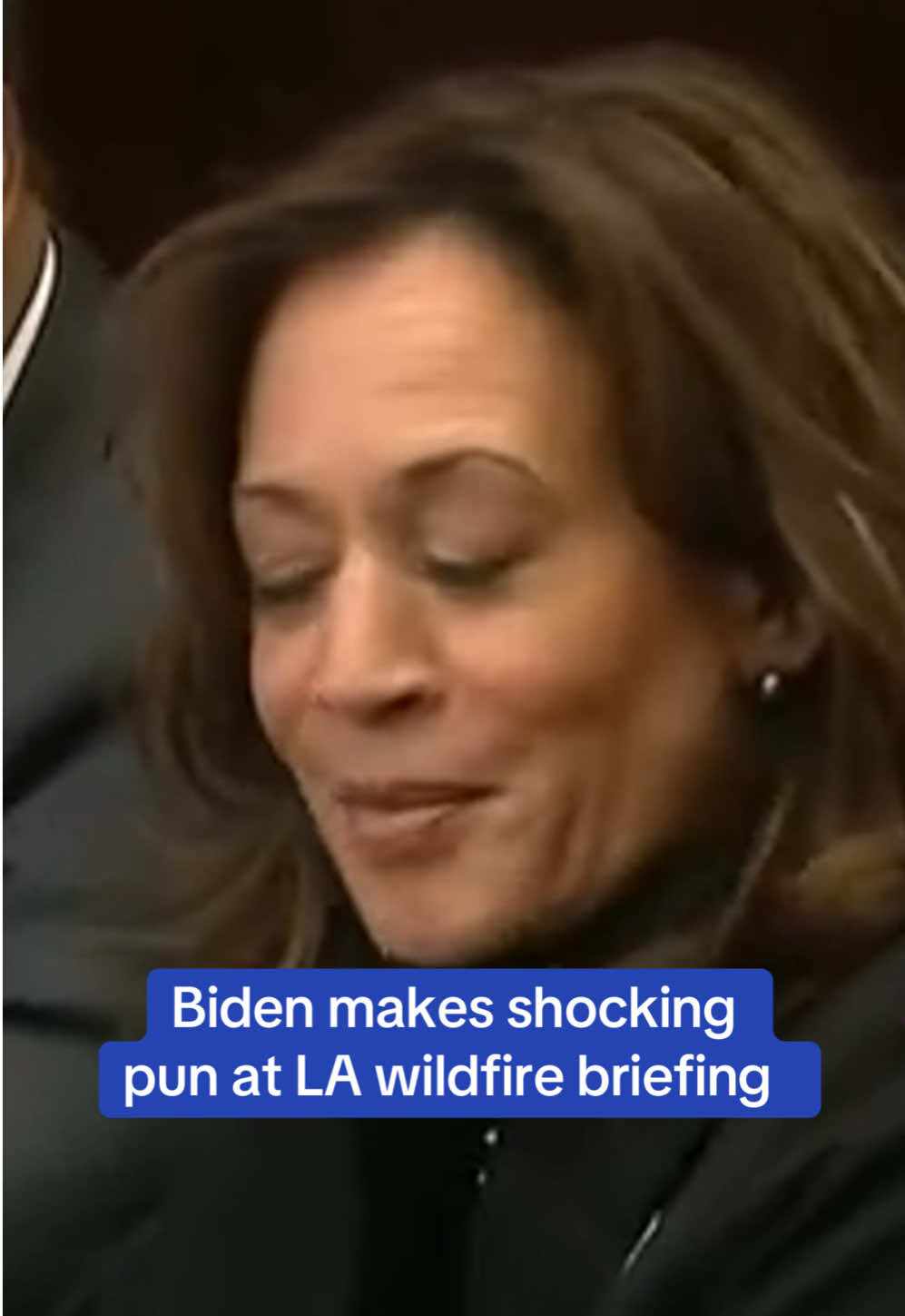 Joe Biden and Kamala Harris held a briefing at The White House on the raging LA wildfires when he told VP Kamala Harris to 'fire away'. The 82-year-old shocked attendees with his choice of words given the level of devastation caused by the infernos currently sweeping across LA. Biden later applauded California Gov. Gavin Newsom who President-elect Donald Trump blamed for the hydrants running out of water. 🎥C-Span Read more on DailyMail.com #biden #harris #la #fire #california #news #Usa 