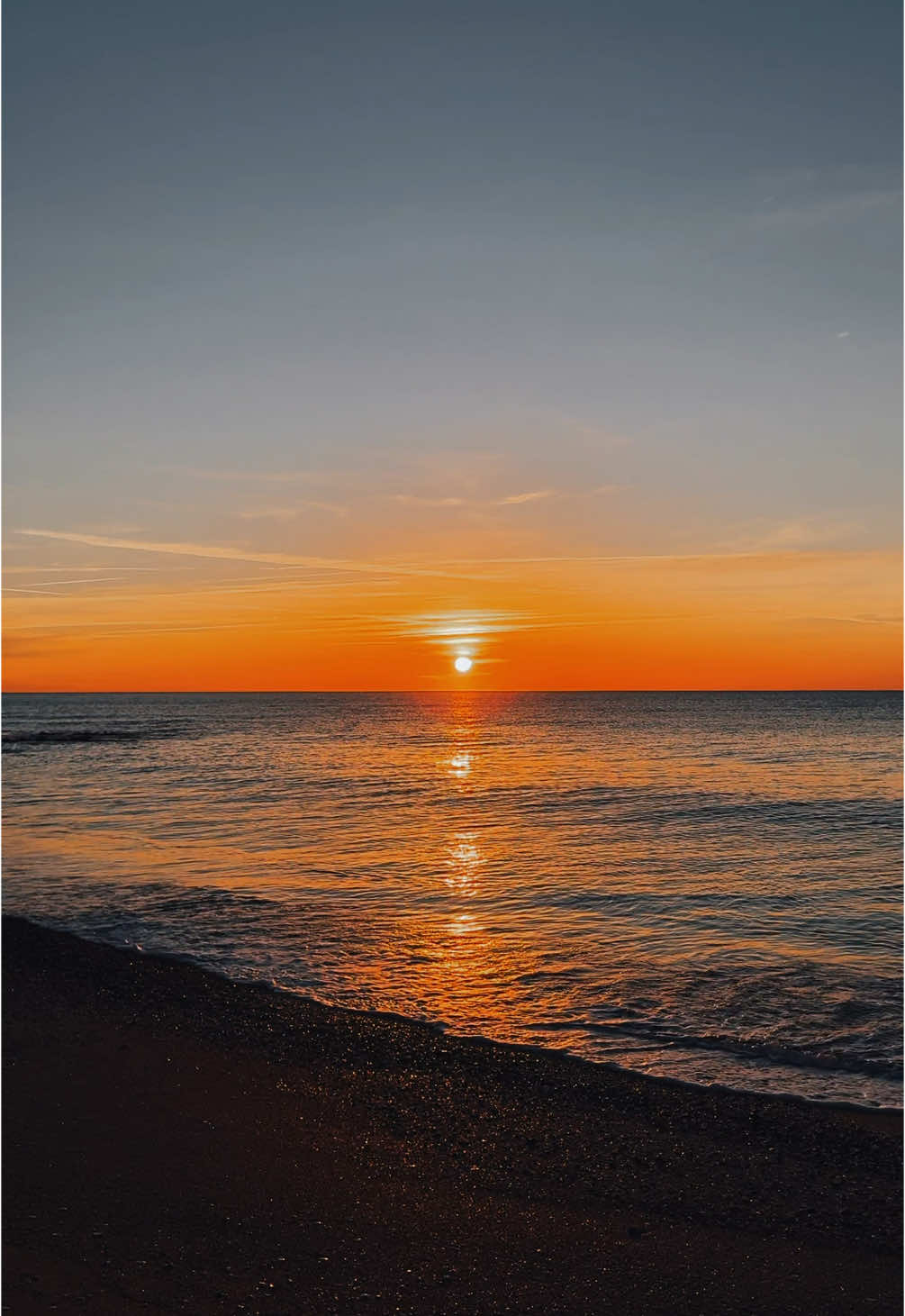 10 january 2025 🌅 08:26 AM 🕦 France 🇫🇷 #sunrise #beach #beachvibes #view 