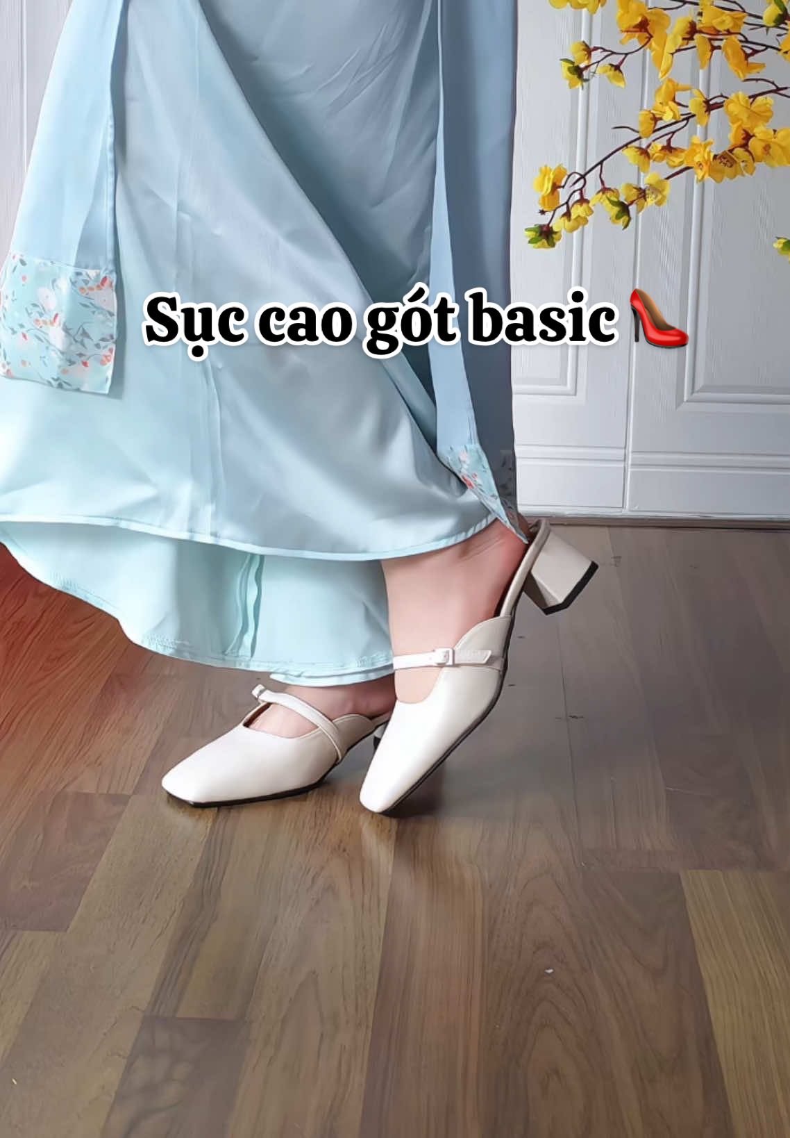 Đôi sục cao gót basic màu kem trang nhã, thiết kế mũi vuông thời thượng, quai ngang tinh tế, gót vuông chắc chắn. Phù hợp mang cùng áo dài Tết, đi làm hay dạo phố, tôn vẻ đẹp thanh lịch và nữ tính 🫰🏻👠🧧 #cillie 