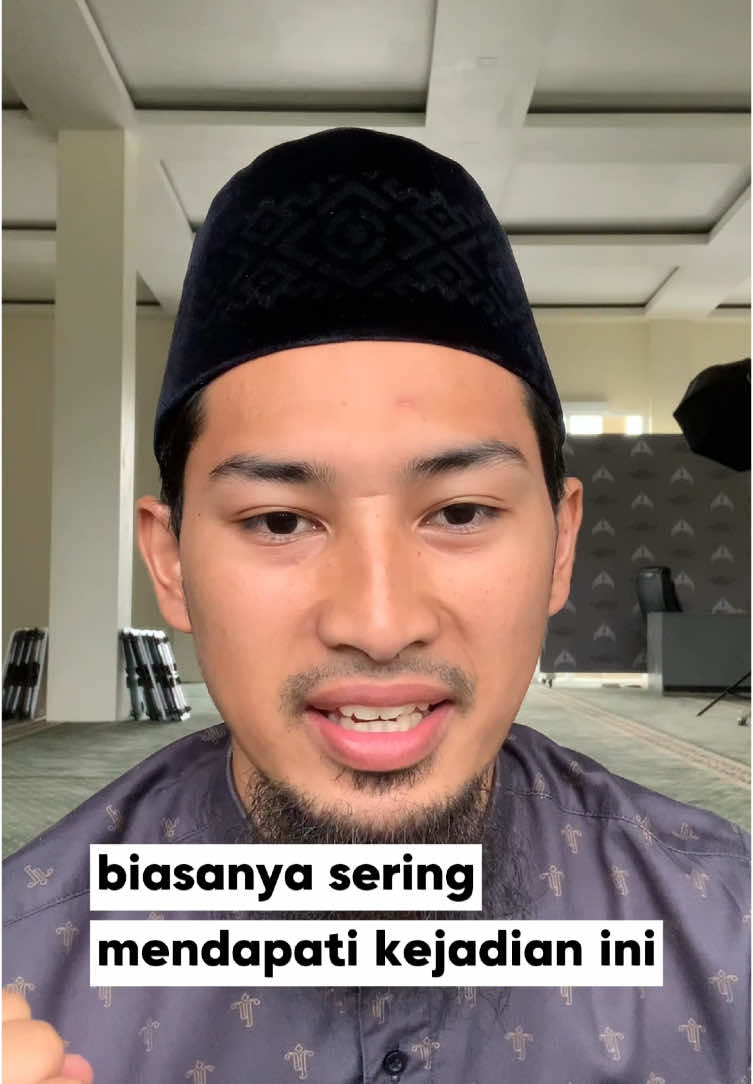 “Tahukah kamu? Menyaksikan jenazah hingga dishalatkan bisa memberimu pahala sebesar gunung! 🏔️🤲 ⠀ Rasulullah ﷺ bersabda: “Barang siapa yang menyaksikan jenazah hingga dishalatkan, maka ia akan mendapatkan satu qirath. Dan barang siapa yang menyaksikan hingga dikuburkan, maka ia mendapatkan dua qirath.” Para sahabat bertanya, ‘Apa itu dua qirath?’ Beliau menjawab: ‘Seperti dua gunung besar.’ (HR. Bukhari & Muslim) ⠀ Sungguh, Allah memberikan ganjaran yang luar biasa untuk amal sederhana yang penuh ketulusan ini. Mari berlomba-lomba dalam kebaikan! 🤍✨ ⠀ #PahalaBesar 💫 #ShalatJenazah #GanjaranGunungBesar 🏔️ #IslamicReminder 🕌 #fyp #ViralReels #motivasiislam #amalkebaikan  #CapCut #foryou #foryourpage #fyppppppppppppppppppppppp 