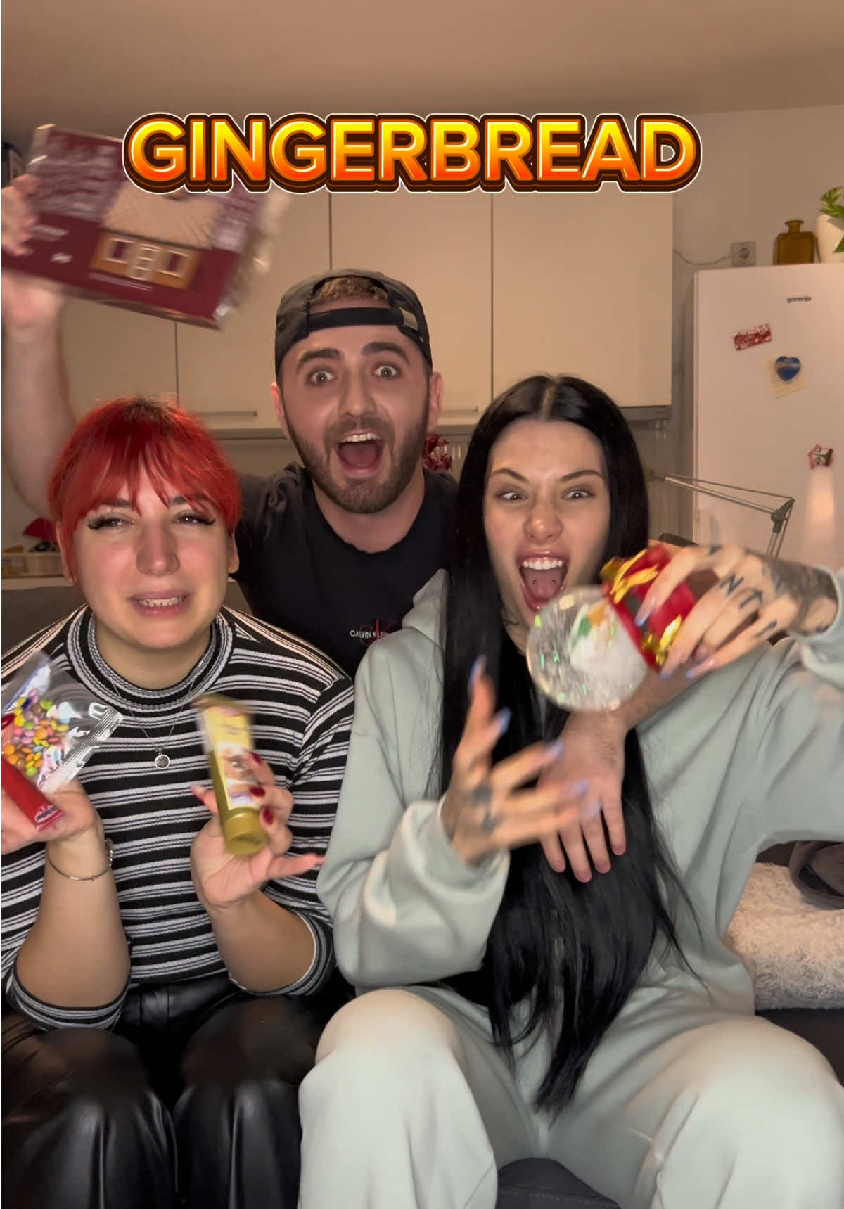 Cija kucica je na kraju najlepse ispala? 😋 @Una @rrred_cattt #gingerbreadhouse #balkan #balkantiktok #friends #Love #fun #viral #fyp 