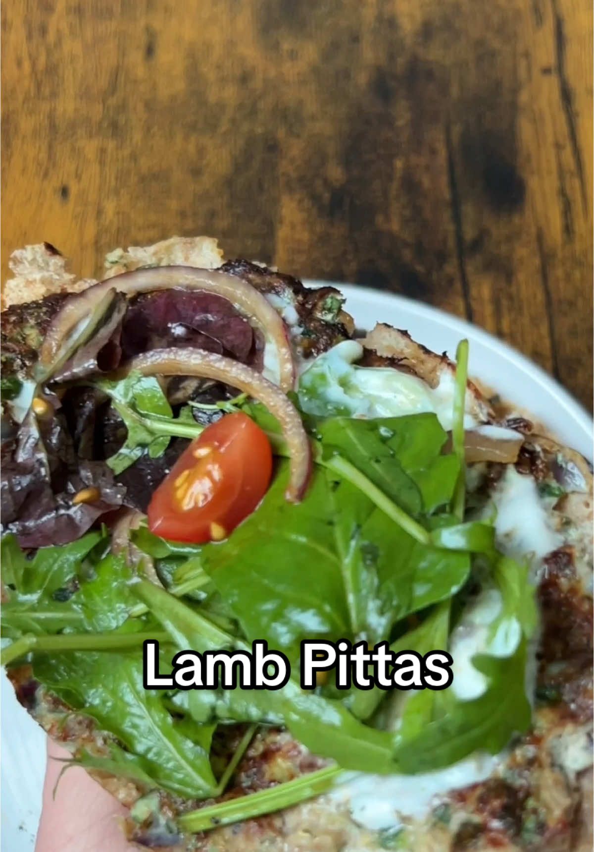 Looking for a quick, easy and balanced midweek meal? Give these delicious Smashed Lamb Pittas a go! #AD | 