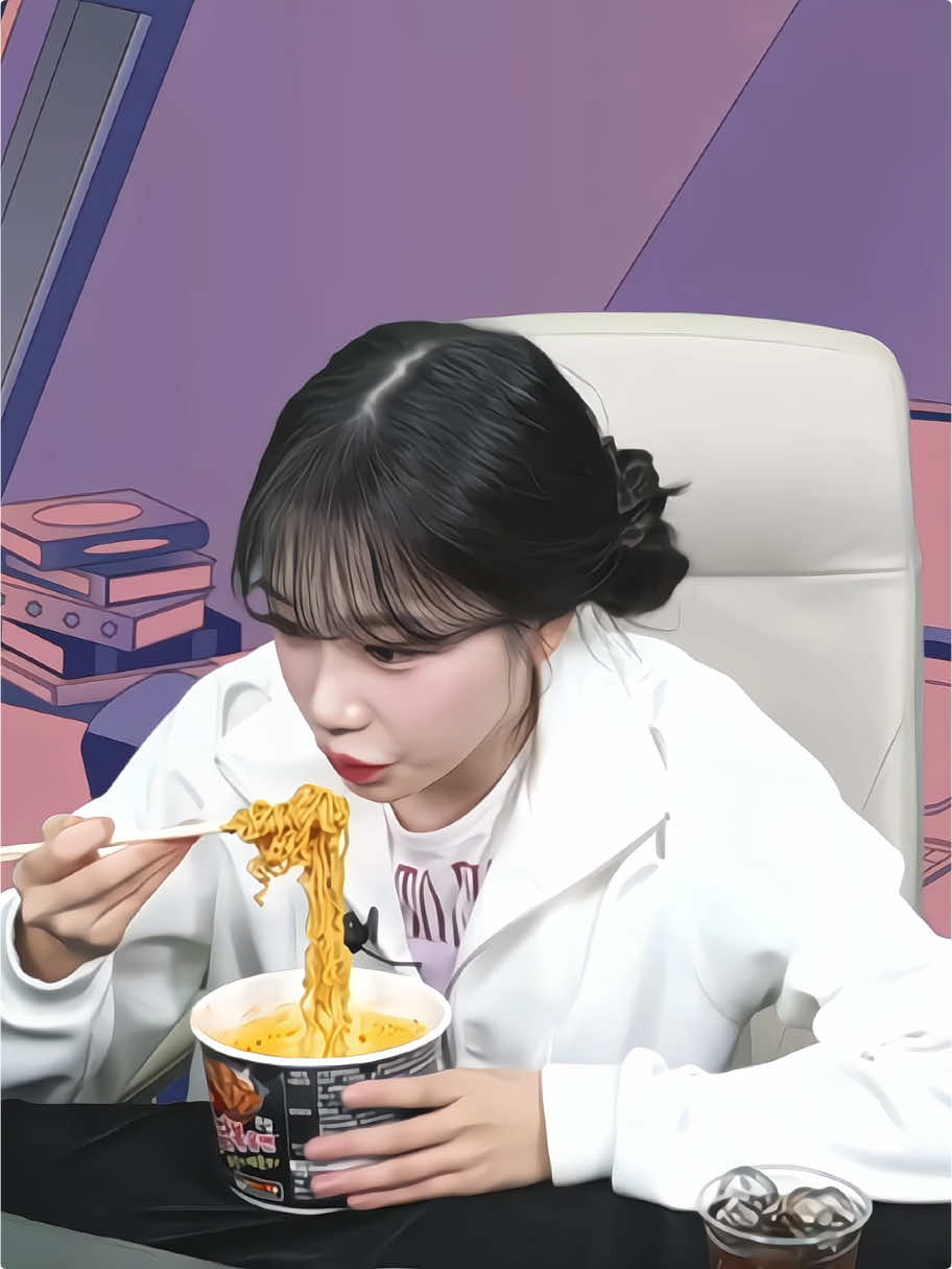 Yuri eating 🥡🌭 #idol #mukbang #kpop #eating #fancam #food #yuri #joyuri #ryoseo🥞 #videoviral #fyp 