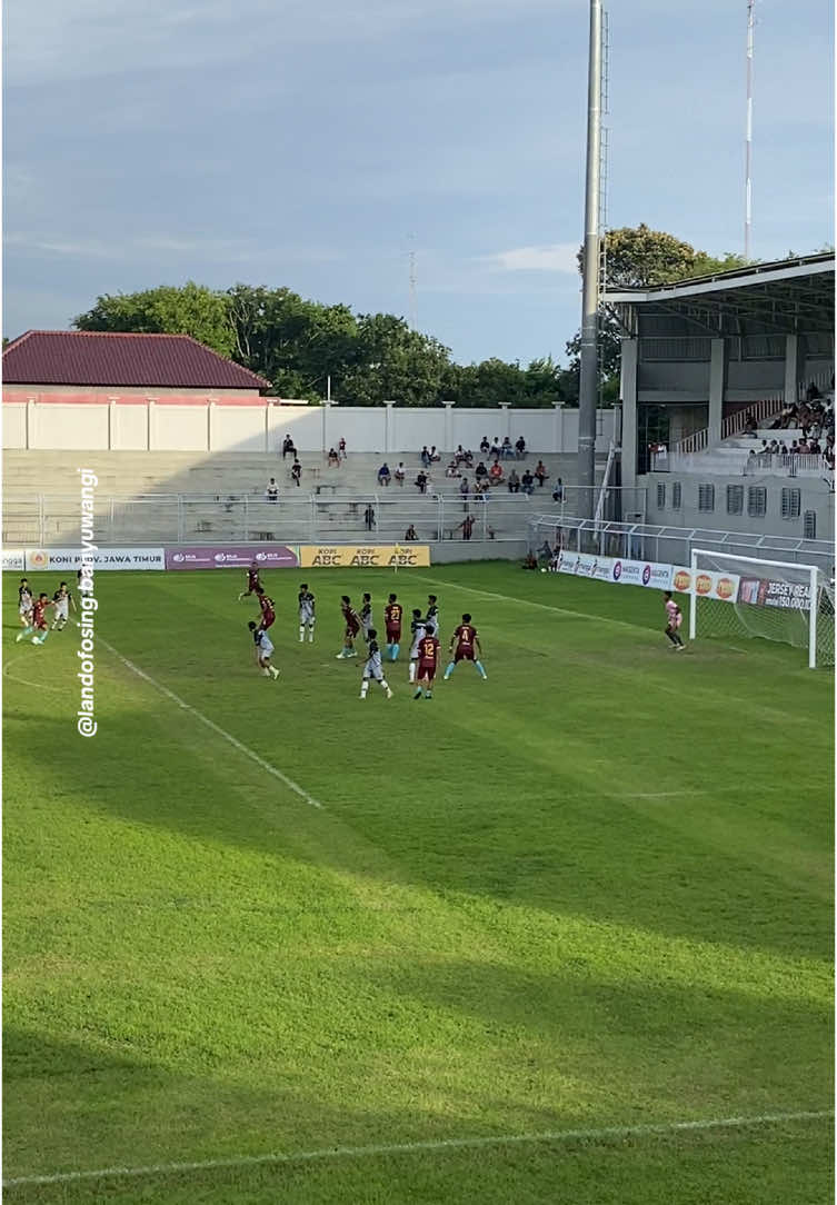 @persewangiofficial berhasil menjadi juara Group A Liga 4 PSSI Jatim 2024/2025 usai pada laga terakhir mengandaskan @persebomuda dengan skor telak 4-0 di Stadion Diponegoro Banyuwangi. (10/01/25) #banyuwangi #landofosingbanyuwangi #persewangi #banyuwangiputra 