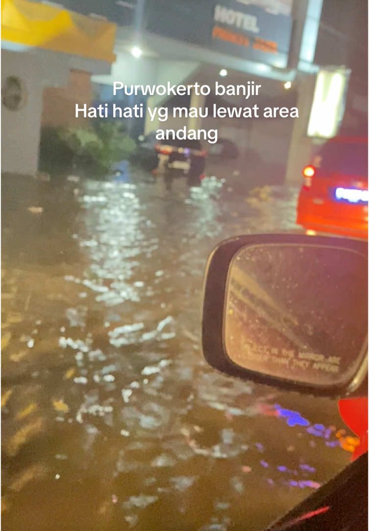 Arah dari karang pucung ke andang macet #banjir #hujanderas #purwokerto #fyp #fyppppppppppppppppppppppp 