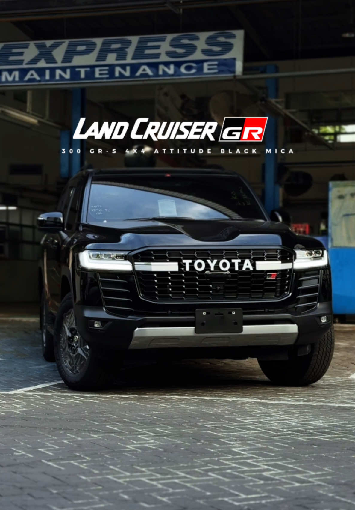 Toyota Land Cruiser 300 GR-S 4x4 A/T Attitude Black Mica. Sebuah SUV Legendaris Di Dunia dan merupakan Seri Tertinggi Land Cruiser. Pemesanan Toyota Seluruh Wilayah Indonesia Hubungi : Mike - Account Executive Toyota Astra Auto2000 Kenjeran Surabaya 0812.3132.3273 #toyota #toyotalandcruiser #landcruiser #landcruiser300 #landcruisergr #toyotalandcruiser300 #lc300 #grsport 