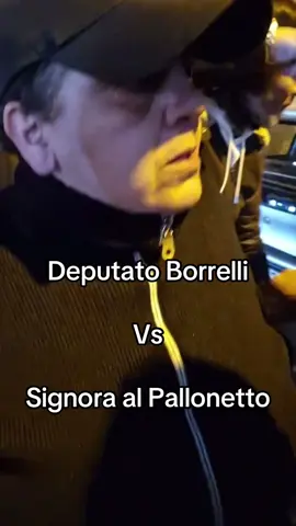 Deputato Borrelli vs signora del pallonetto #francescoemilioborrelli #francescoborrelli #borrelli #pallonettodisantalucia #politicaitaliana 