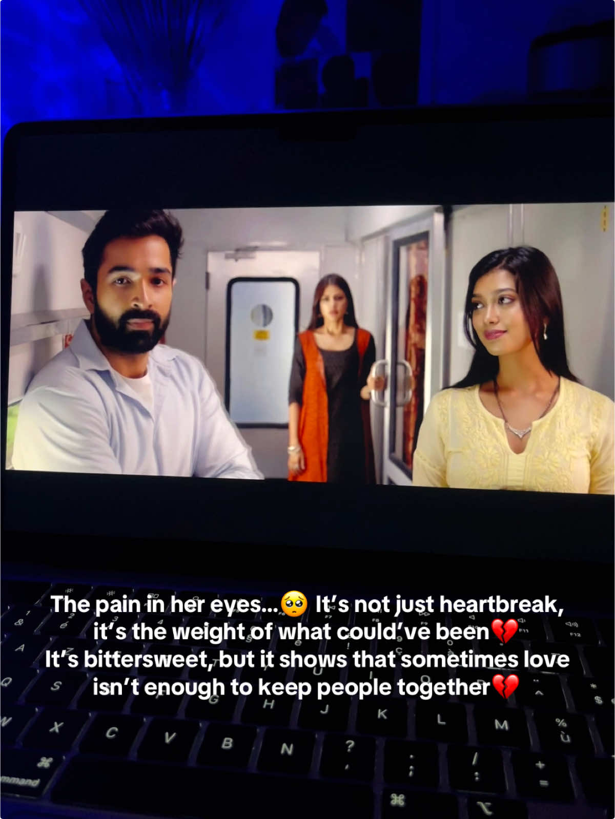 And when he sings that song… it’s like a goodbye to their past💔💔 #Jalebi#varunmitra#rheachakraborty#tumse#pal#bollywood#heartbroken#movie#song#Love#live#fyp#tiktok#pourtoi#CapCut#netflix#paris 