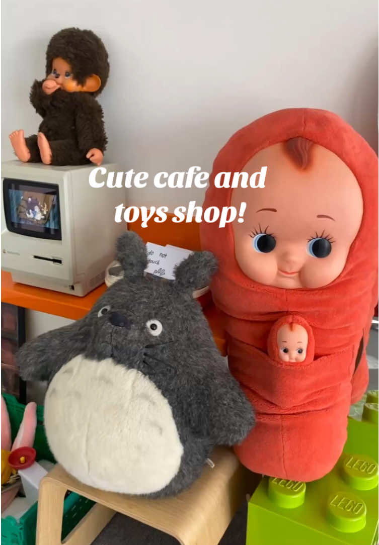 Emang boleh toko mainan di dalam cafe segemes ini? 🫨💗  #cafegadingserpong #hangoutgadingserpong #potatohand #monucafe #cafetangsel #wheretogo #cafehopping #toycollector #toyhunting #vintagetoys #trinkets 
