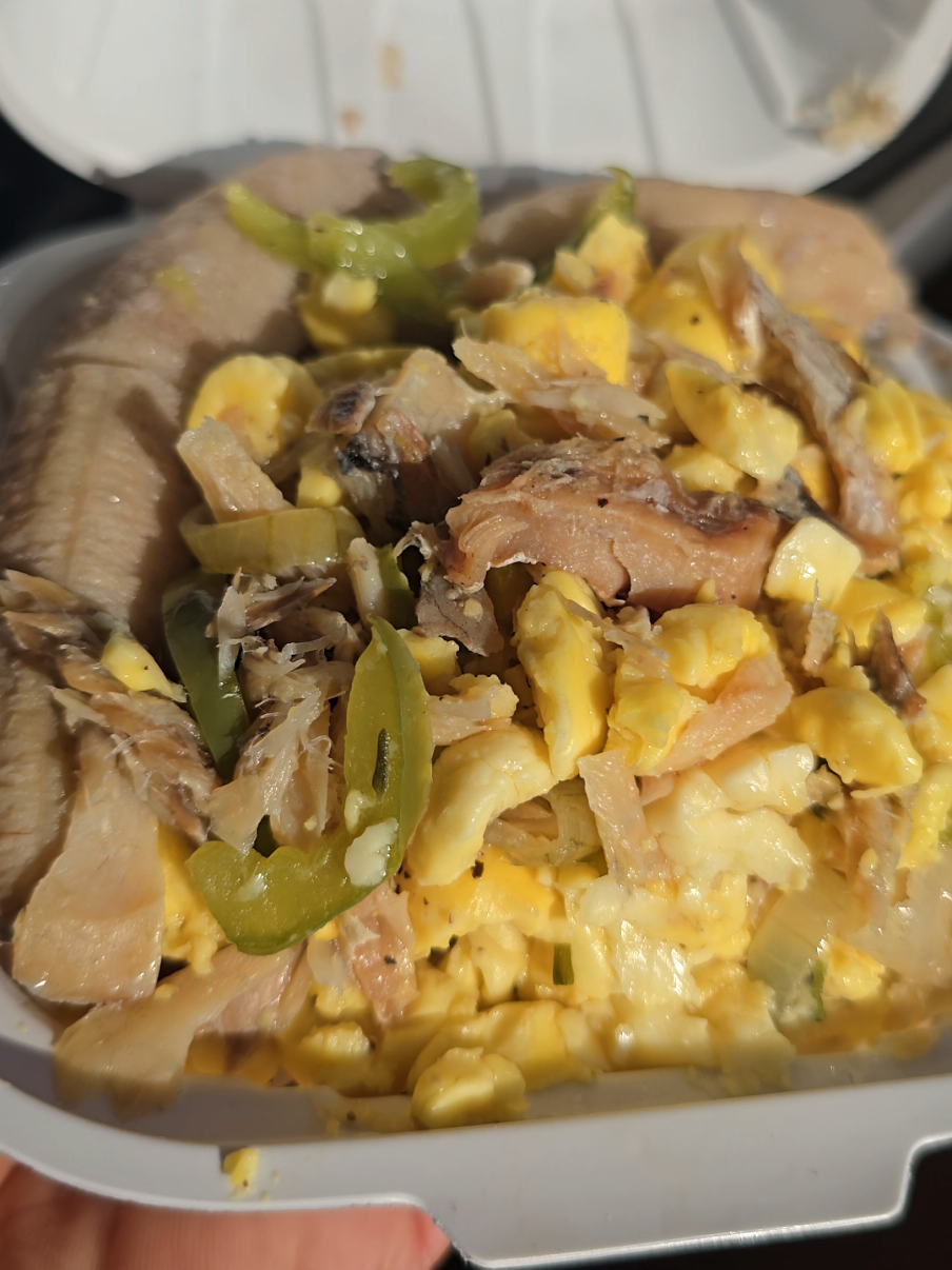 The sweetest food come from the corners dem in Jamaica 🇯🇲  #jamaica #stelizabeth #foodheaven #foodfavorites #happy #blessed #jamaicatiktok #ackeeandsaltfish 