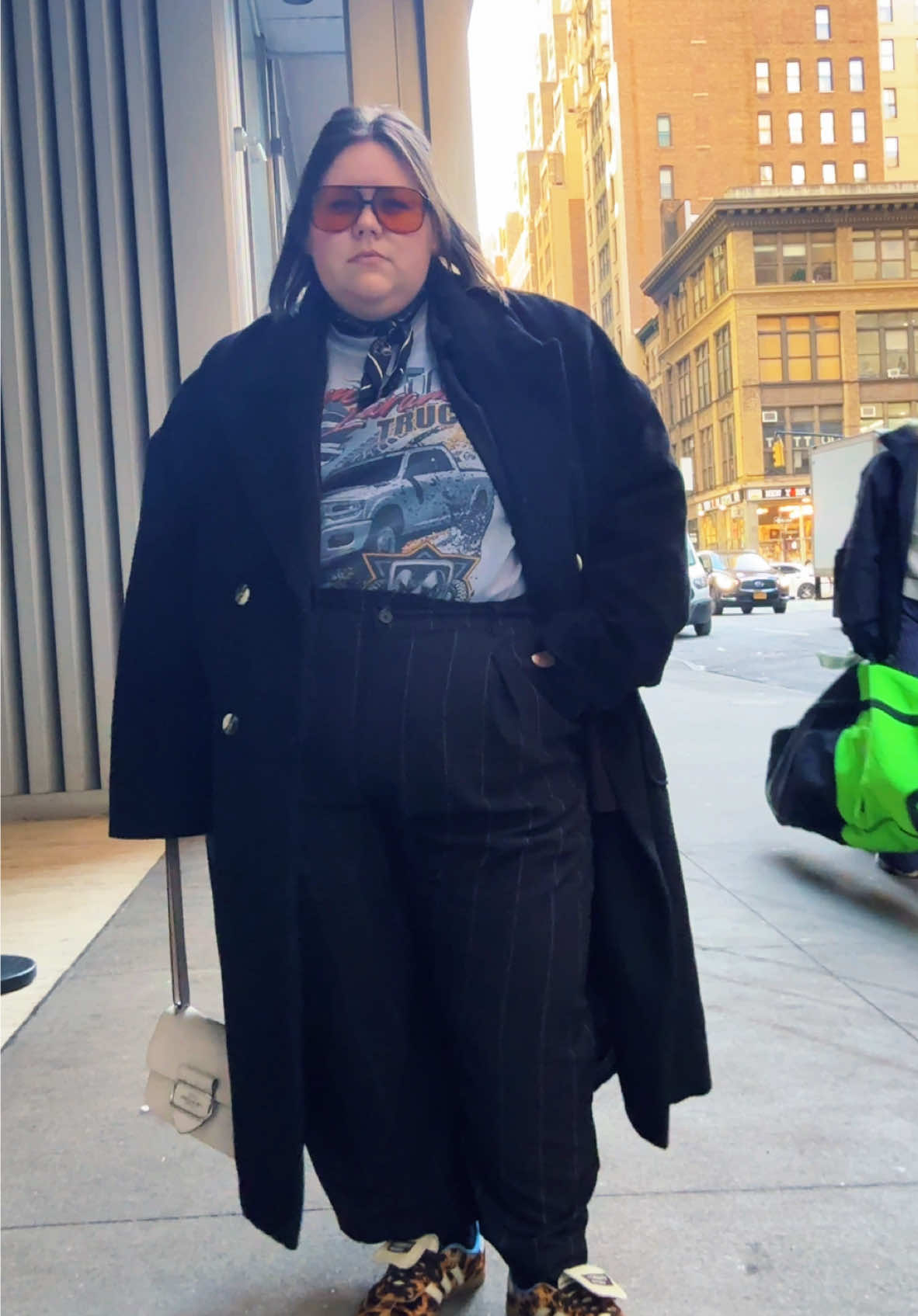 Not sure how this got filmed looking like vintage film, but it’s kind of a vibe 😂❤️ . . #sizeinclusive #plussize #plussizefashion #sizeinclusivefashion #winterfashion #nycfashionblogger #nystreetstyle #StreetStyle #nycfashion #nycstreetstyle 